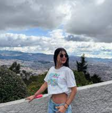 Lucía V.